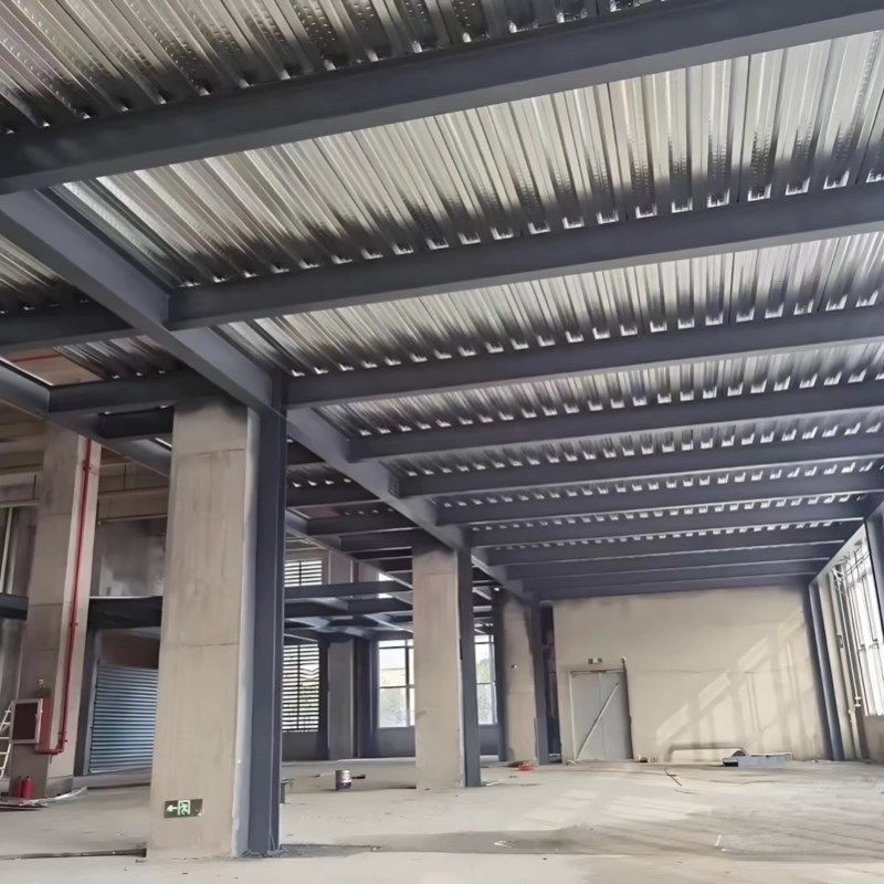 南京登峰钢结构隔层  钢结构楼梯  阳光房  电焊加工钢架上们焊接