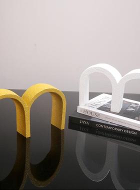 创意字URL母造型代M摆件北欧现简客约家居厅样房酒店几板何饰品