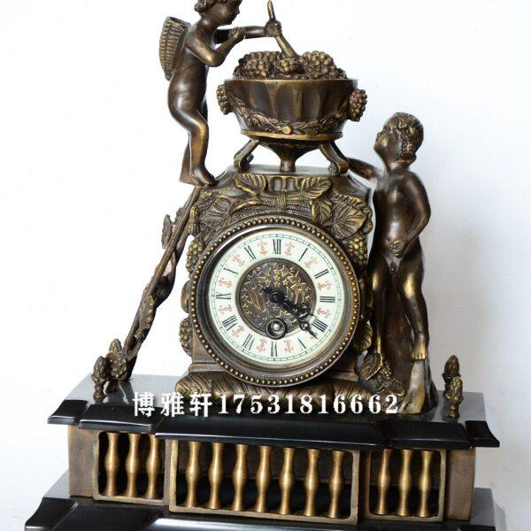 铜顽童座钟壁炉理钟表古玩机械软装酿酒台钟塑铜西洋石铸摆件家居