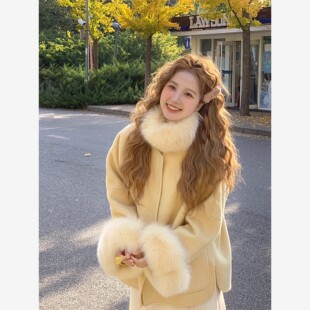 奶黄色短款毛袖口毛领毛呢外套女秋冬款气质温柔宽松呢子斗篷大衣