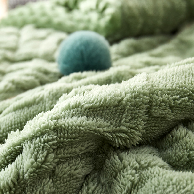 冬季加厚抱枕被子两用二合一办公室午睡毯子空调被汽车靠垫小毛毯