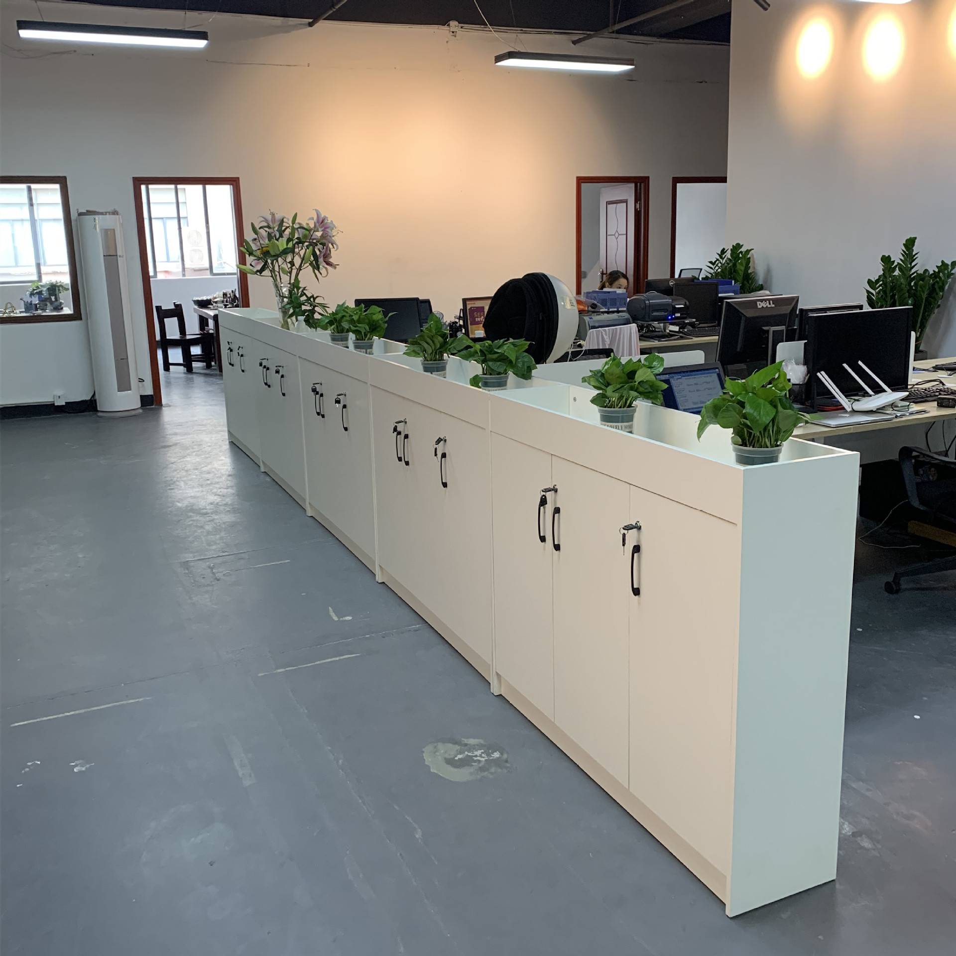 新款办公室隔断柜花槽文件资料矮柜花草木质简约现代厂家直销组合