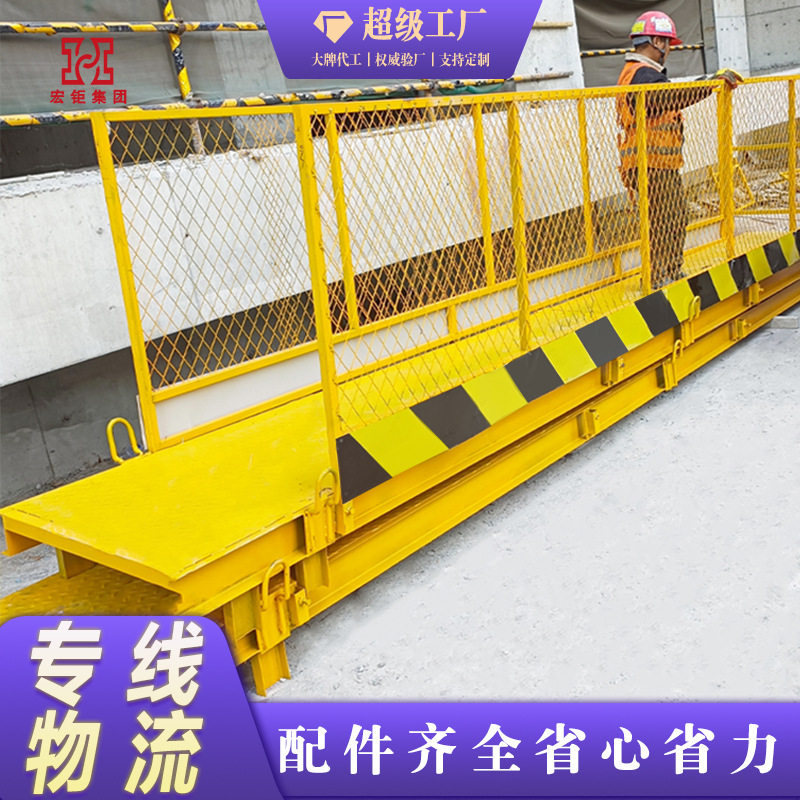 钢板网塔吊安全通道附墙主体临时步梯白色高空人行通道攀爬防护栏