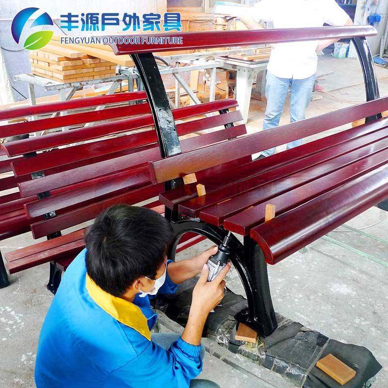 32年工厂户外公园椅铸铁脚配印尼山樟木公园休息长椅 休闲椅厂家