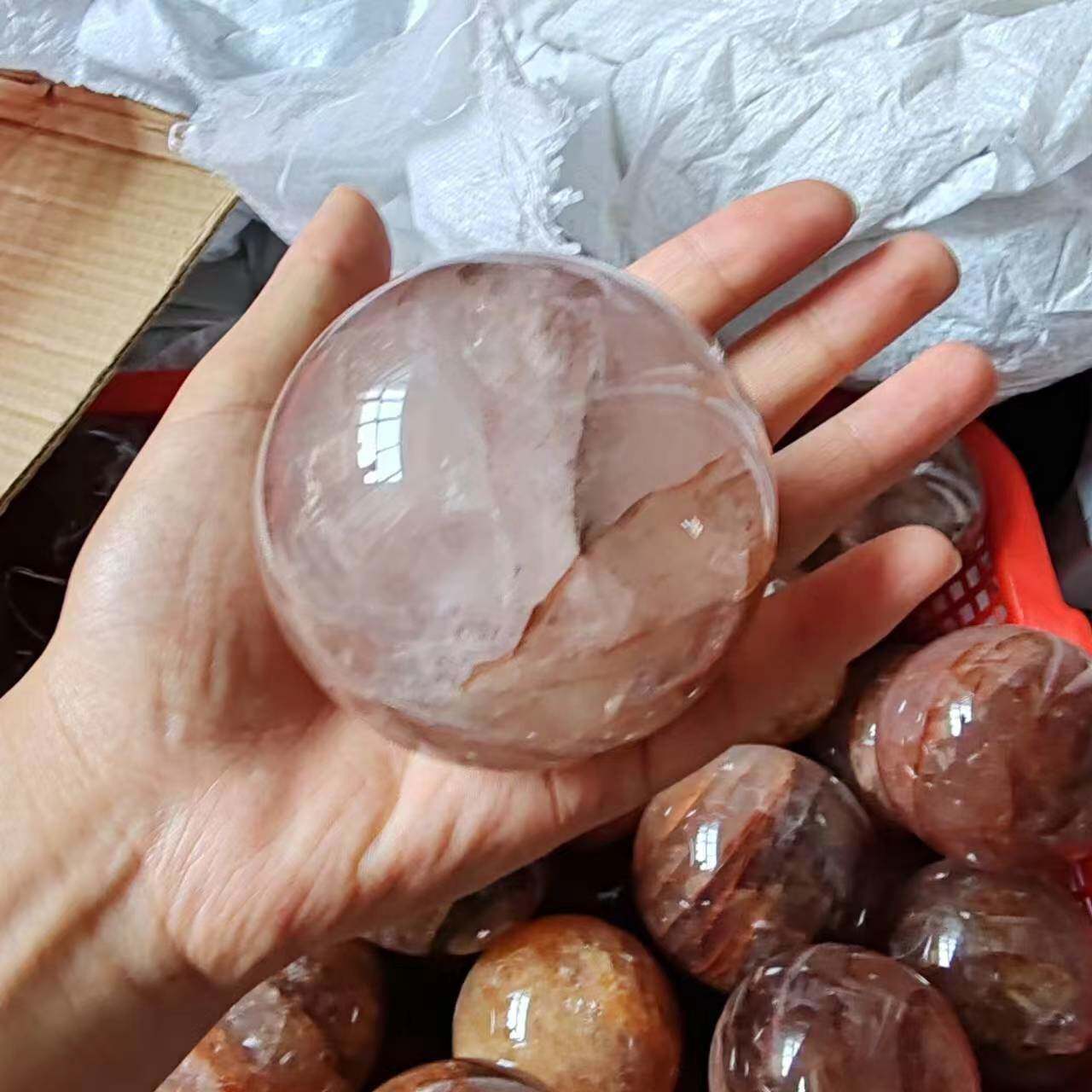 工厂直天原然水晶球xk97329红花石打磨晶莹剔透水胶晶球饰销品装