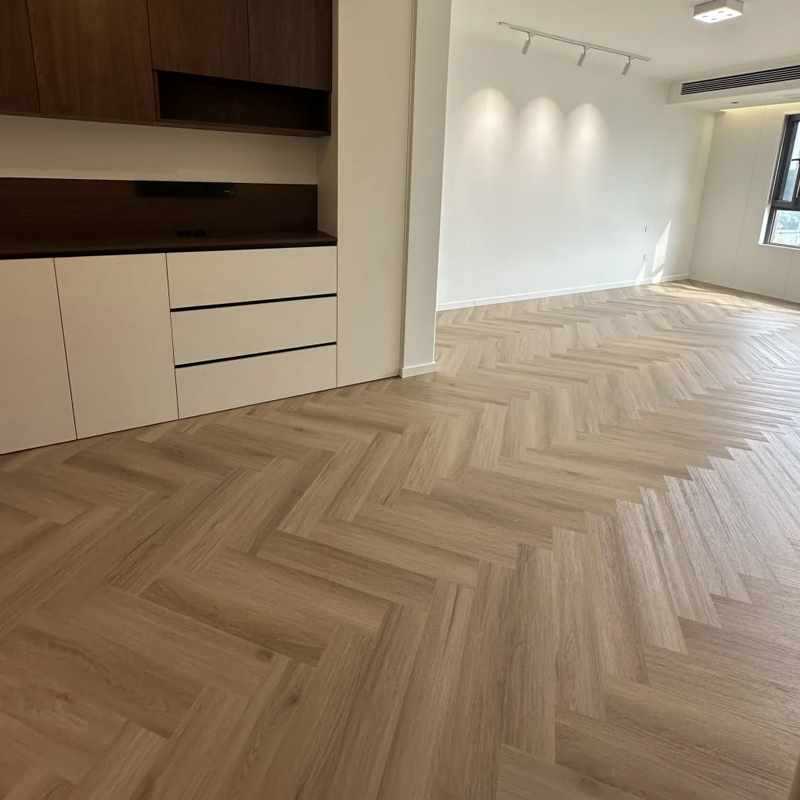 ?SPC石塑人字拼地板鱼骨拼商用防水耐磨家用零醛厨房卫生间