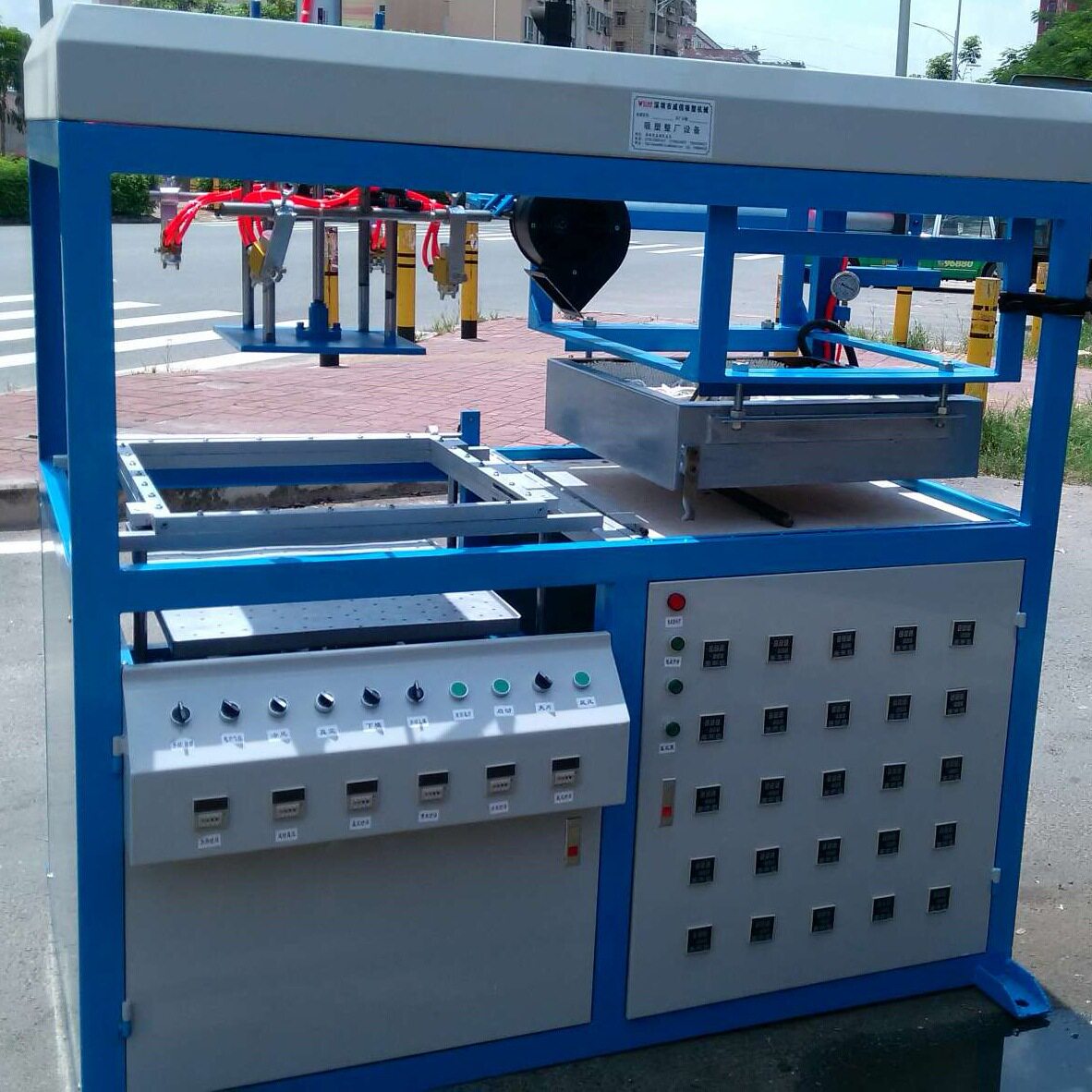 厂家自产自销塑料包装餐盒五金包装半自动小真空成型机吸塑打板机