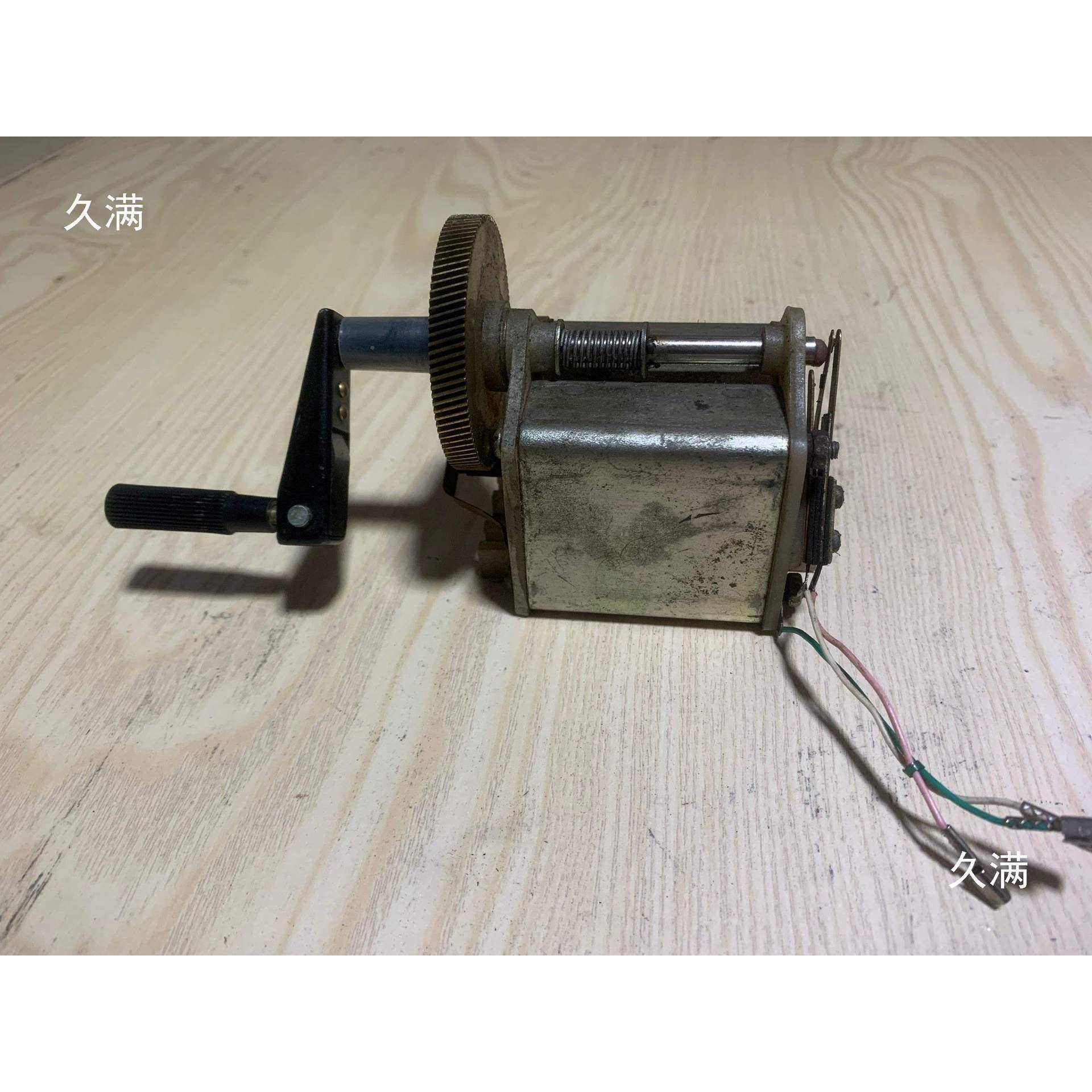老式石电发电机加话机手摇发电磁机齿轮磁无刷交0流电压10到16永0