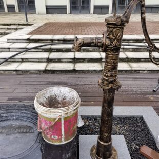 压水井铸铁老式井头压水机压水泵手动摇水泵手动抽水泵