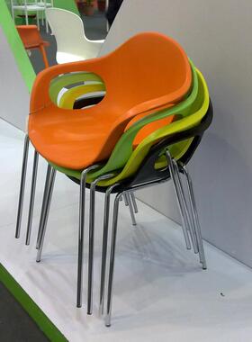 东莞厂家塑餐椅休主闲题胶厅靠背休闲64097椅餐PP材质扶手咖啡厅