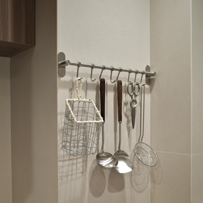 304不锈钢厨房挂钩墙上活动挂勾厨具挂杆砧板置物架勺子铲子挂架