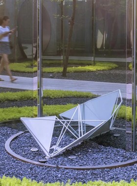 不锈钢船摆件定制金属户外草坪景观物美陈水景不锈钢抽象小船雕塑