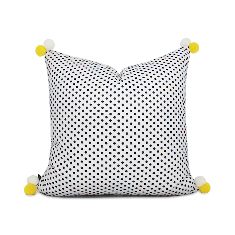 布在布艺 黑白波点抱枕粉色毛毛球装饰靠包样板间女孩房靠垫雪纺