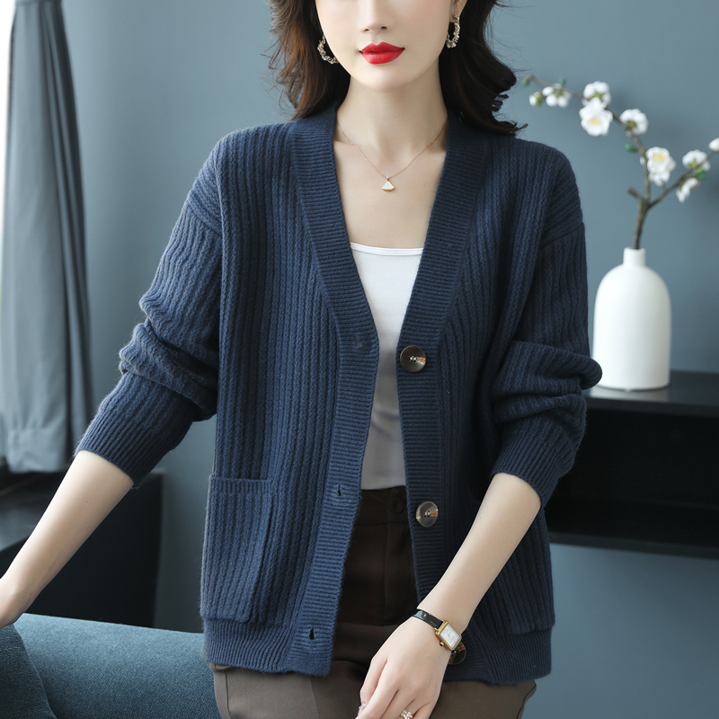 特大码羊毛针织开衫女秋冬时尚洋气中年妈妈宽松大码加肥外套毛衣