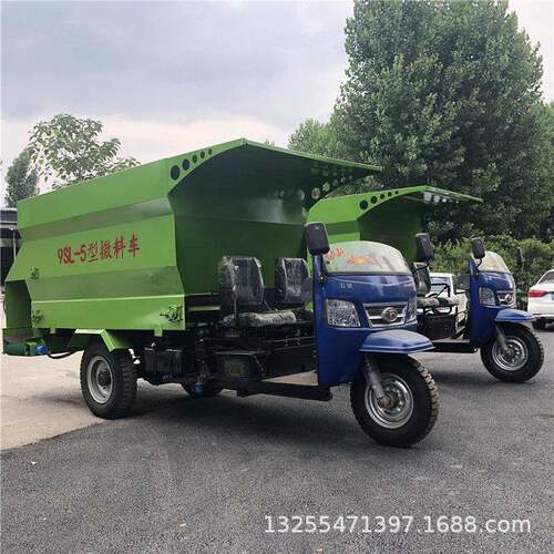 饲草喂羊撒草车 养殖场饲料制备撒料车 出料干净的柴油撒草车