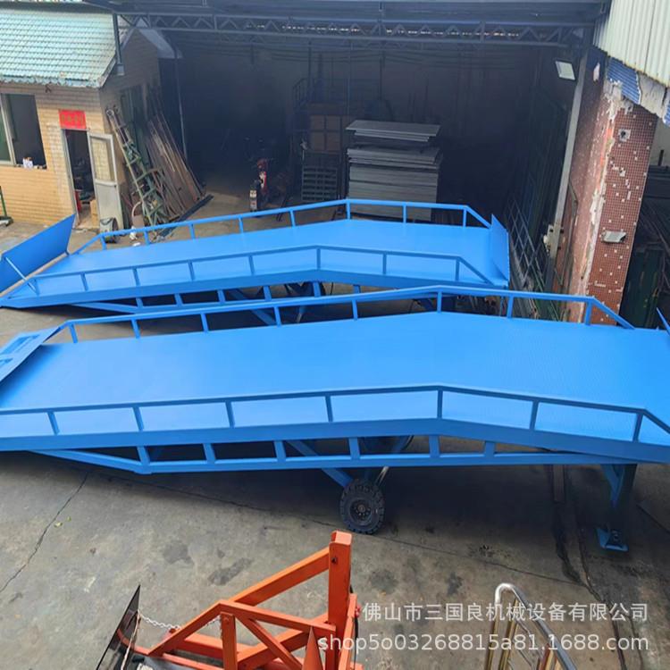 移动式登车桥又称装货平台装柜平台集装箱登车桥