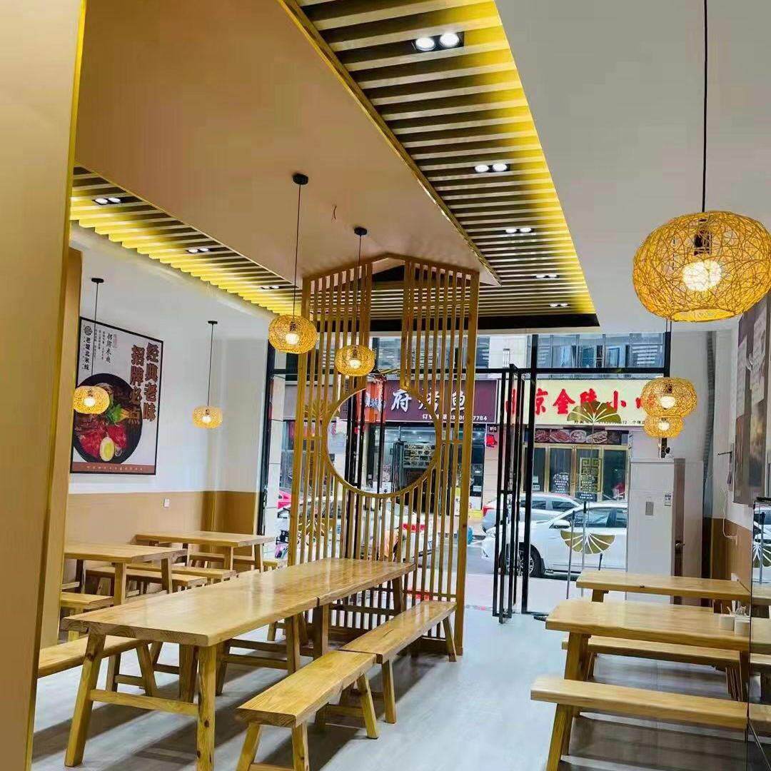 定制木屋烧烤桌椅饭店原木长板凳长桌组合面馆串串火锅店实木方桌