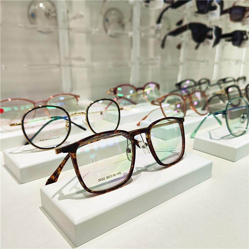 白色烤漆百搭眼镜陈列道具简约眼镜托托盘背景柜台装饰木眼镜展示