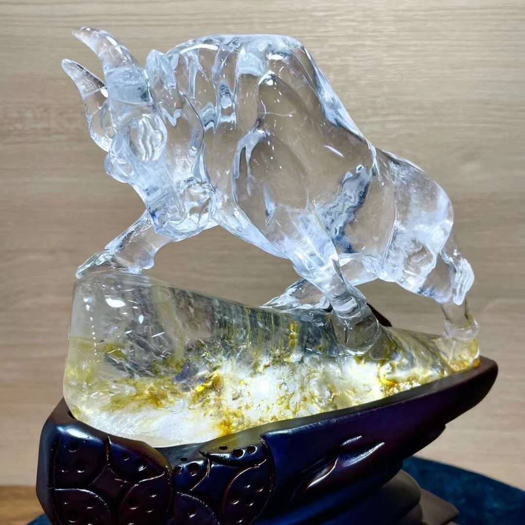 天然白水晶生肖牛 原石水晶生肖牛白水晶雕刻牛摆件晶体通透