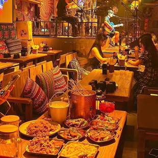 民谣集酒吧桌椅实木餐桌长方形桌子连椅复椅子酒馆卡座沙发复古风