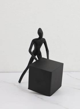 新中黑色铸铁0人样板房公摆室卧室书房式桌面玄关软装饰品办人物