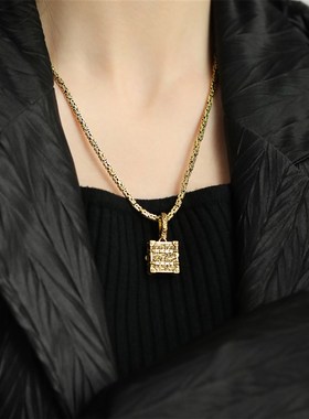 小宝S92d5银古金色唐草纹小花箱包吊坠约10g1.6cm