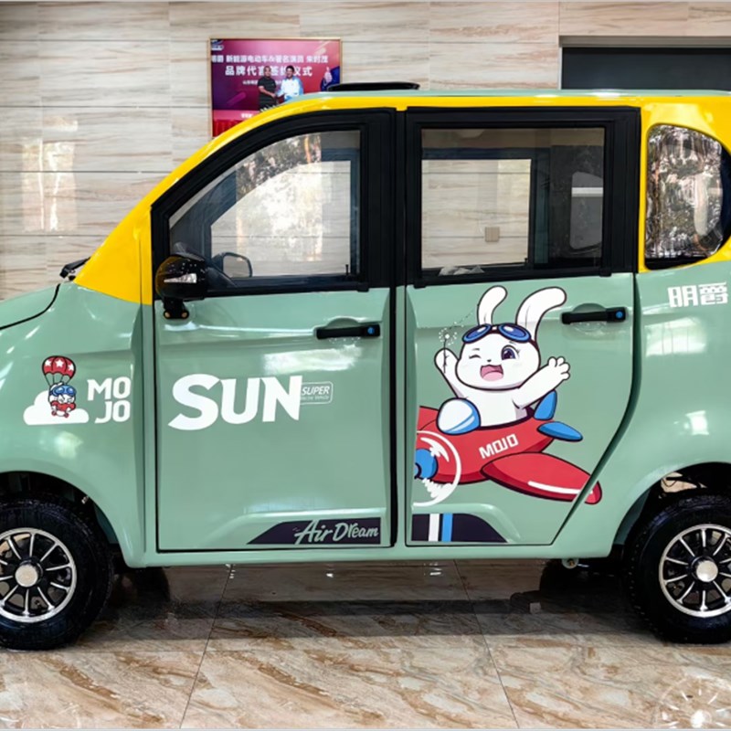 小型电动四轮车新能源低速老人家用迷你型全封闭老年代步车接送孩