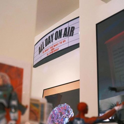 美式弧面灯箱广告牌亚克力发光招牌户外个性门头展示牌挂墙式定制