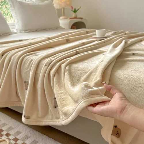 类珊瑚绒盖毯冬季毛毯可机洗暖气毯单人午睡毯双面绒床单加厚绒