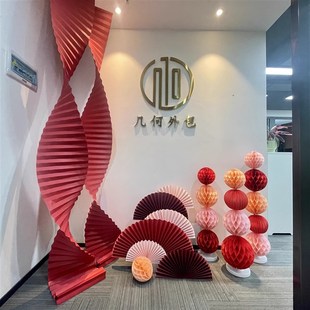 2025跨新年橱窗扇子折扇国风背景布置装饰公司前台年会装扮大纸扇