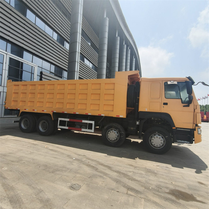 豪沃后八轮工程车中国重汽HOWO自卸车10轮375马力渣土车