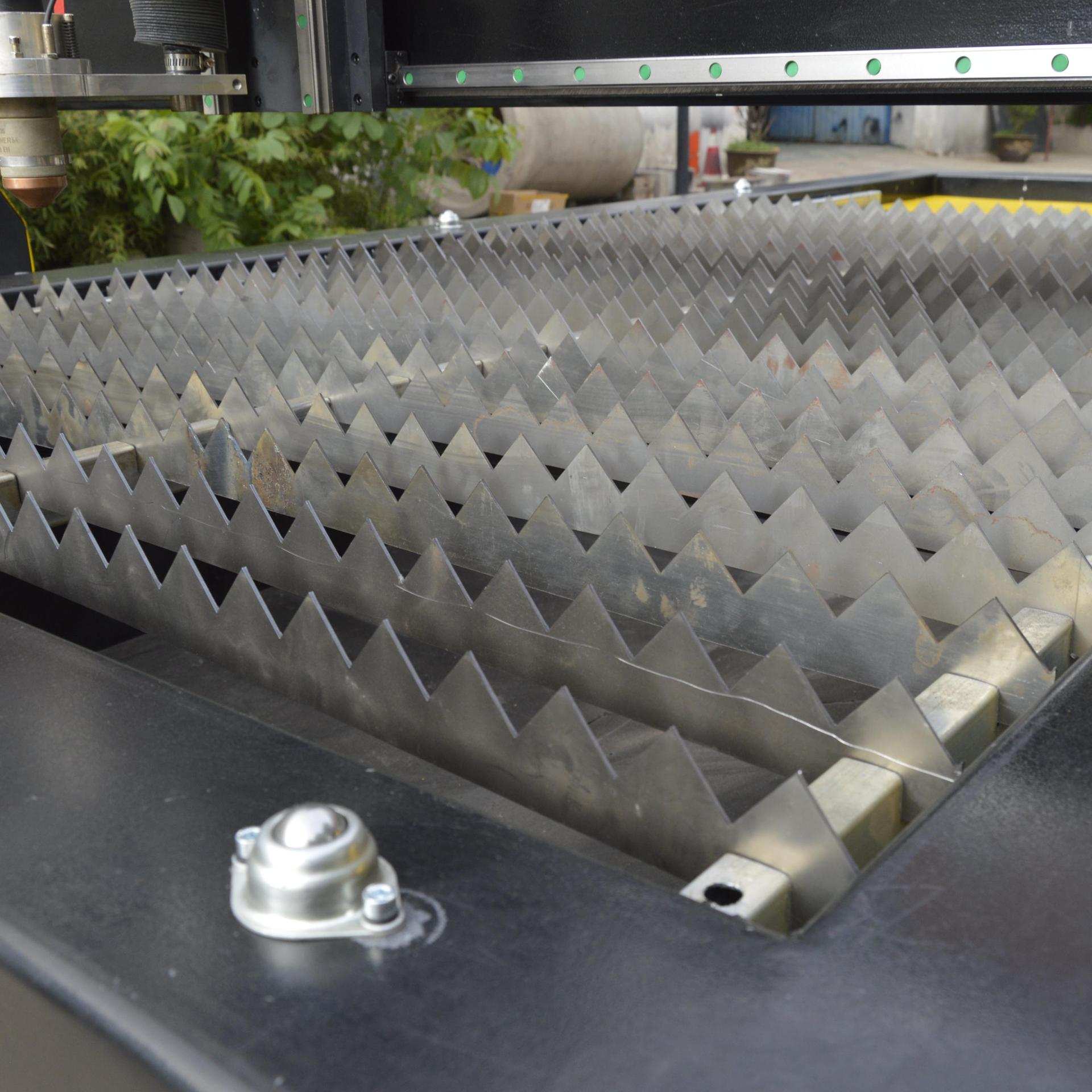 1325巡边雕刻机鸿济数控69折优惠有机玻璃橡胶板皮革木质板雕刻机