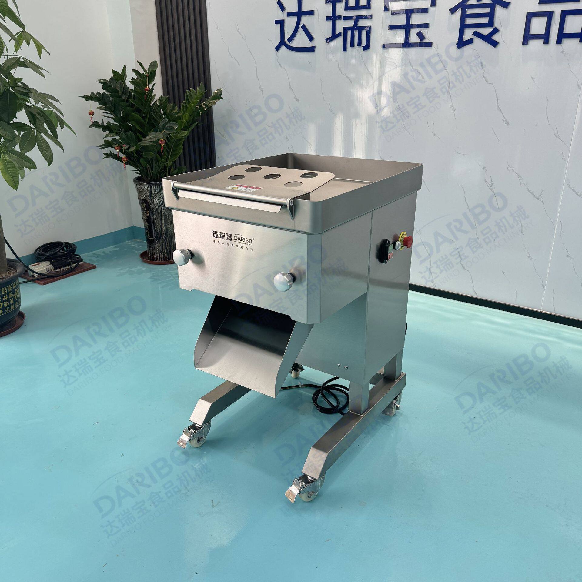 W新鲜五花肉切割切丝切片机全自动整切去骨猪肉肉片机食堂加工