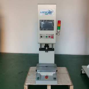 垄鑫厂家现货四柱贴合冲压机JMC系列小型台式 精密数控伺服压力机