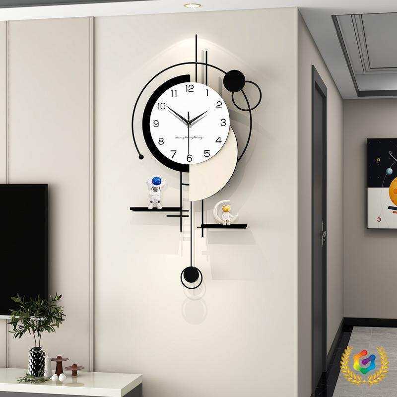 ?现代简约挂钟客厅感家用装饰静音钟表创意太空人摆件时钟挂