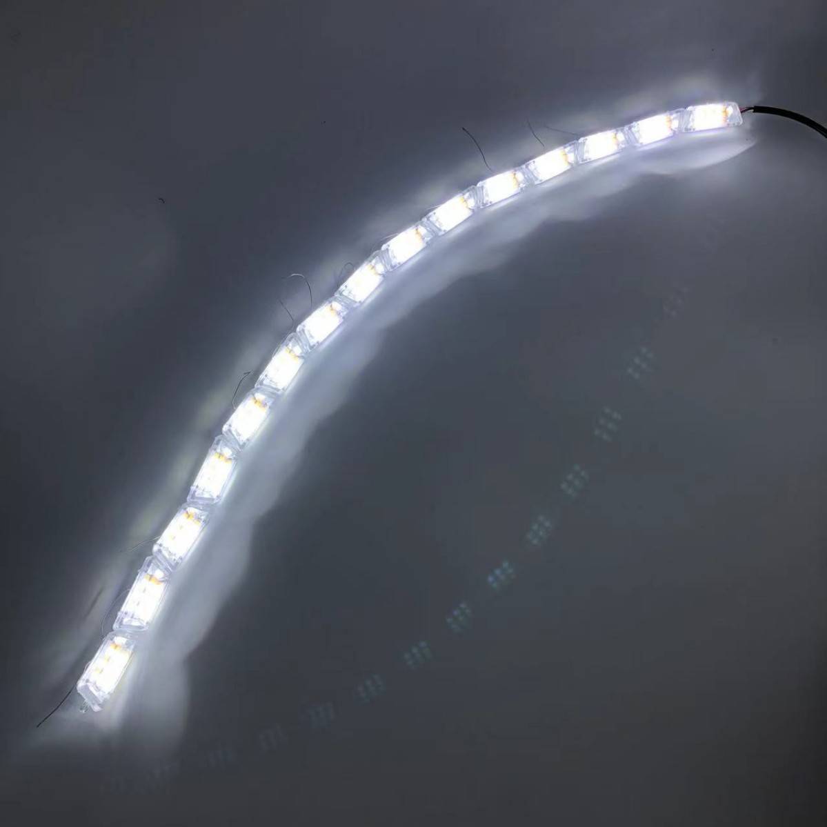 汽车LED伸缩水晶流光转向跑马双色泪眼日行灯