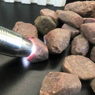 马达加斯加天然柱形红刚玉矿物晶体原石红宝石原石