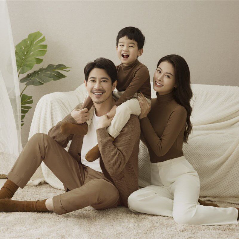全家福服装家庭装影楼样片主题摄影一家六口拍照咖啡色毛衣亲子装