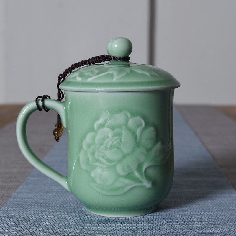 青瓷牡丹茶杯陶瓷带盖带把仿古青杯H会务送礼定制杯青釉办公杯