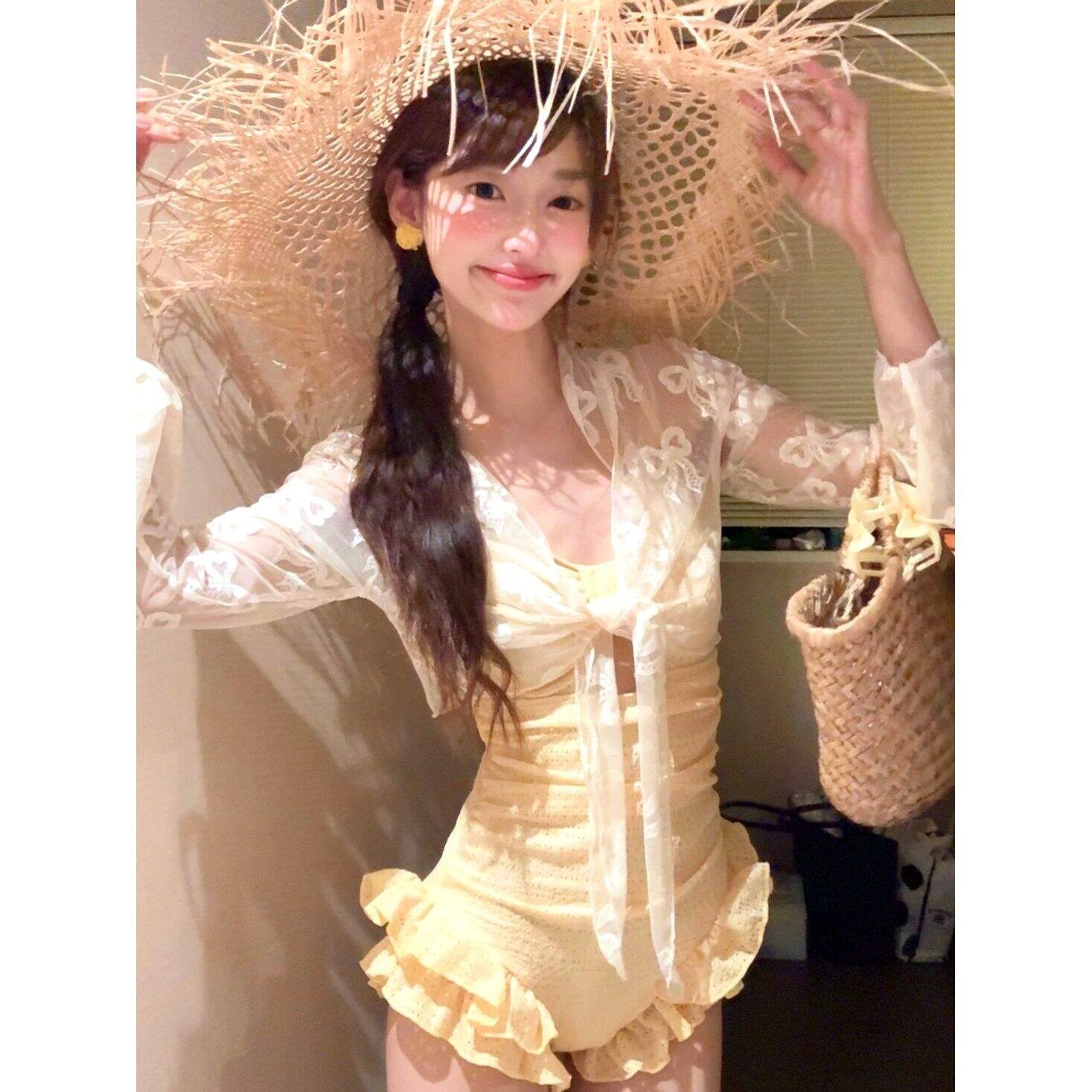 泳衣女夏2026新款连体长袖带罩衫遮肉显瘦绝美高级感海边度假泳装