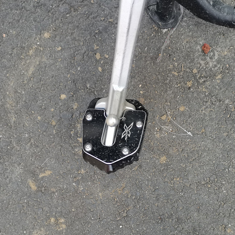 适用凯越525X 500X 400X改装加大加宽边撑垫侧撑加大座侧脚撑配件