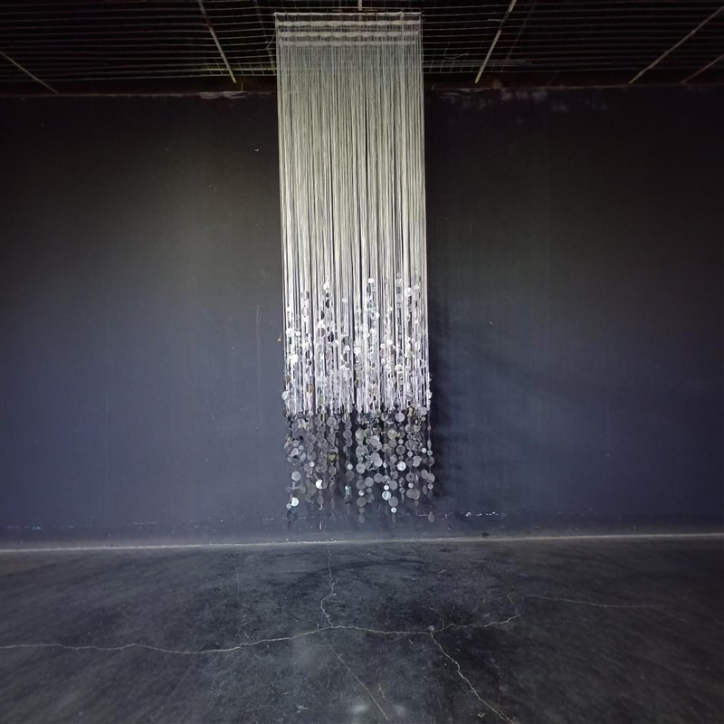 新款婚庆线帘流苏亮片挂件成品吊顶酒店婚礼堂背景圆片装饰韩式