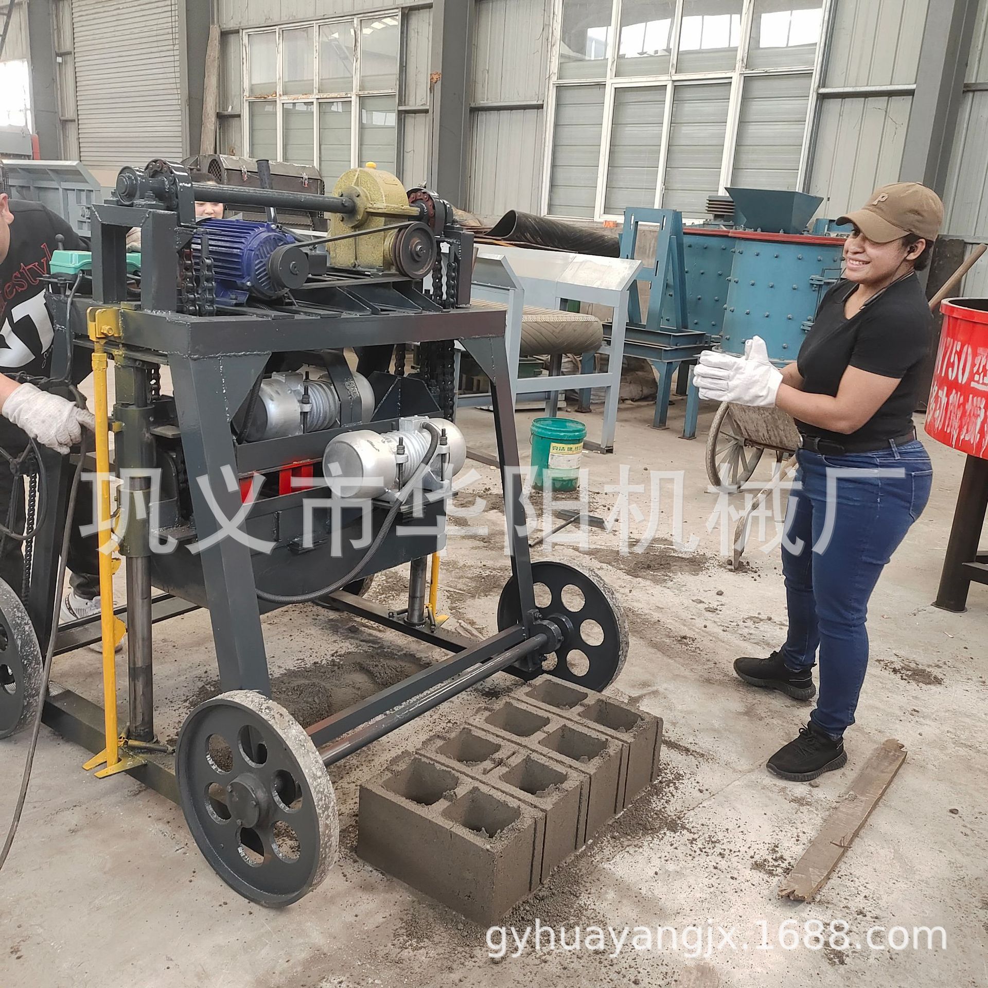 小型空心砖机移动式水泥制砖机家用手推式免托板砌块成型机