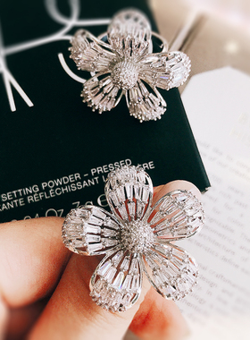 超闪梯形水钻镂空立体镶嵌大花朵戒指夸张中食指装饰女度假道具