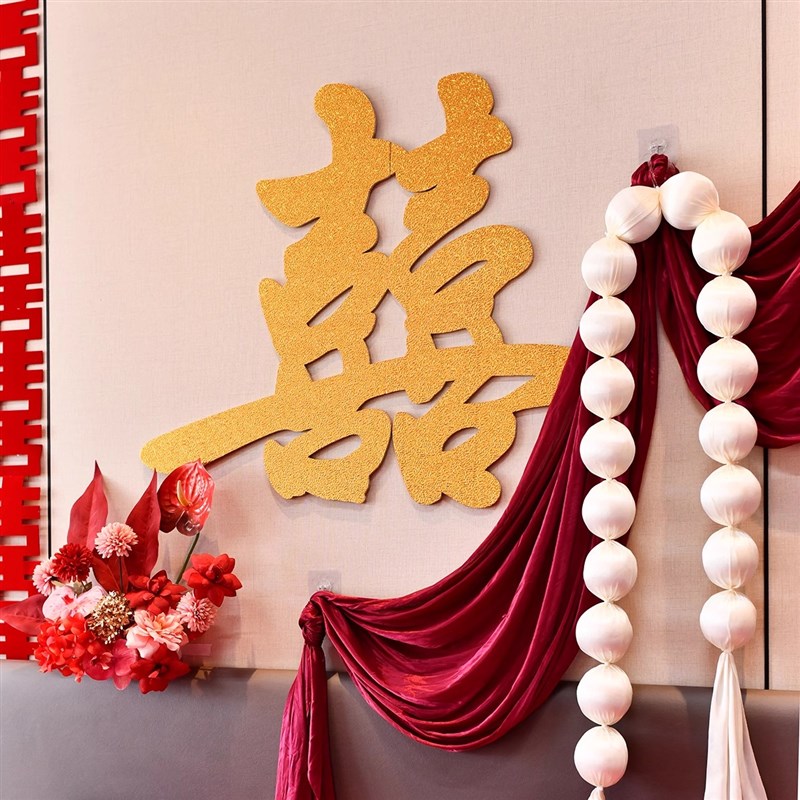 婚房布置结婚新房客厅沙发背景墙装饰婚礼男方女方卧室拉花套装