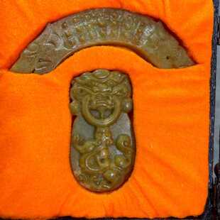 做旧玉器工艺品复古岫玉红山文化人玉猪龙挂件玉牌子手把件带盒子