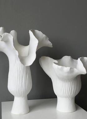 代简约OOG高级现感客白色陶瓷不规则花器花瓶摆件样房厅玄关板装