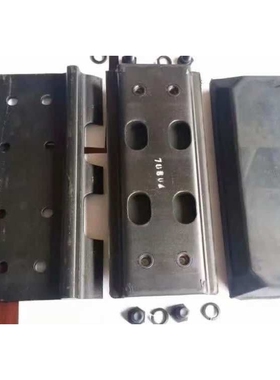 摊铺机配件铁链板保护套RP601 RP602双孔履带板橡胶垫链板胶