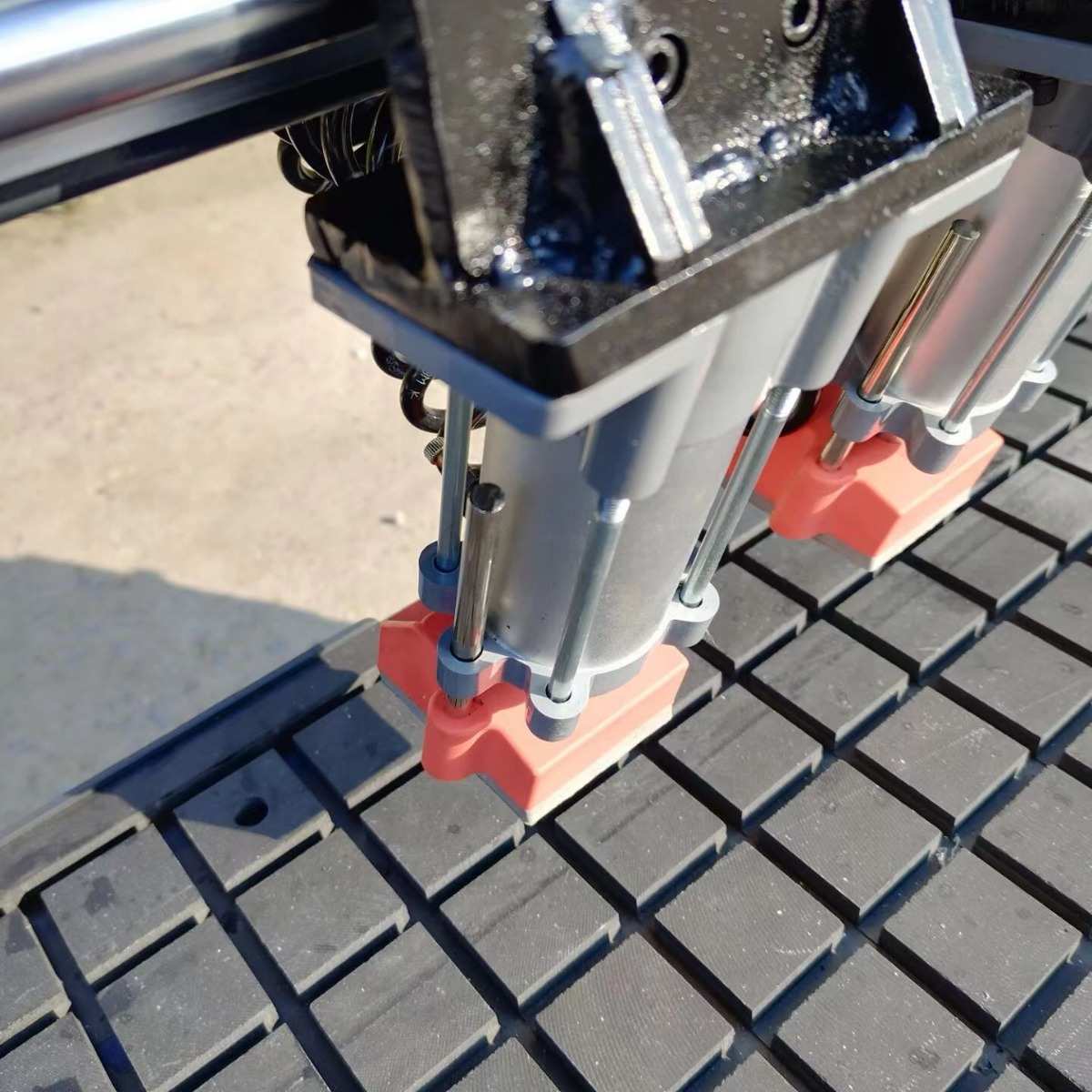 鸿济加工钉子木工机械设备板式家具打孔机全自动设备数控侧孔机