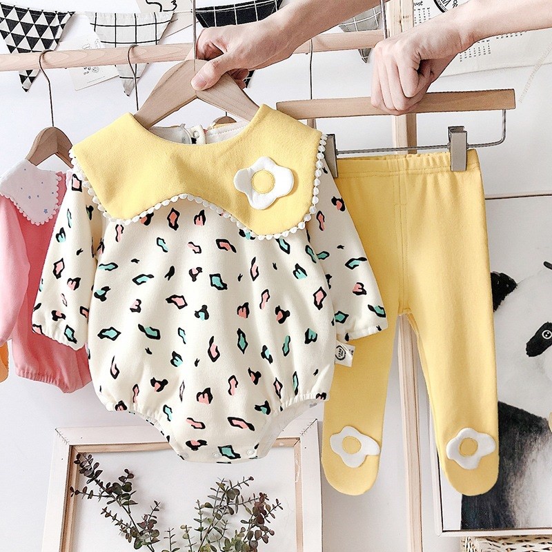 婴儿连体秋衣装新款网红外出三角哈衣3-6个月女宝宝包屁衣套装9潮